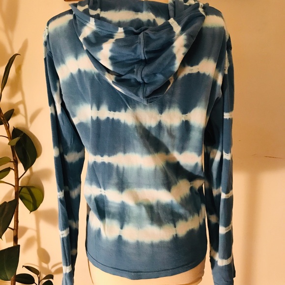 SOLD - Tye Dye! Light Blue & White Tye Dye Hoodie - Picture 5 of 8